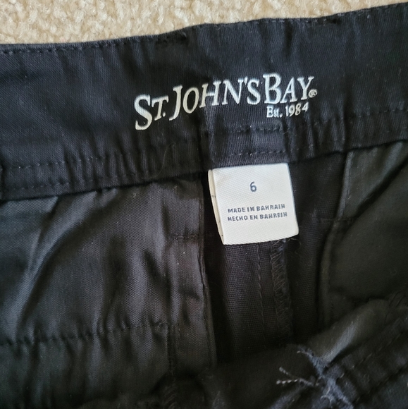 Black St. John's Bay Capri Pants Womens Size 6 - Picture 4 of 4